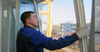 Демонтаж остекления балкона в Бирске - цена от 571 руб. - Сварной-Брк